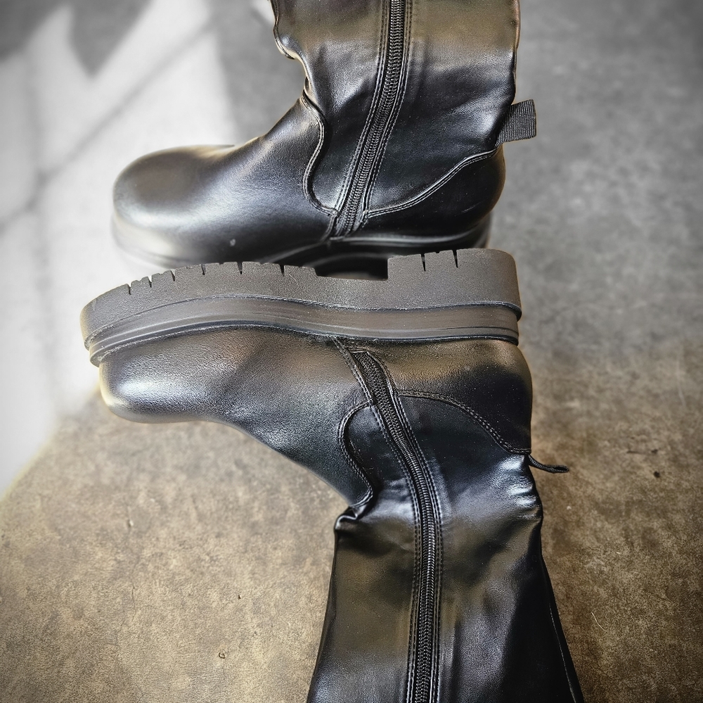 Boots - Picture 11 of 12